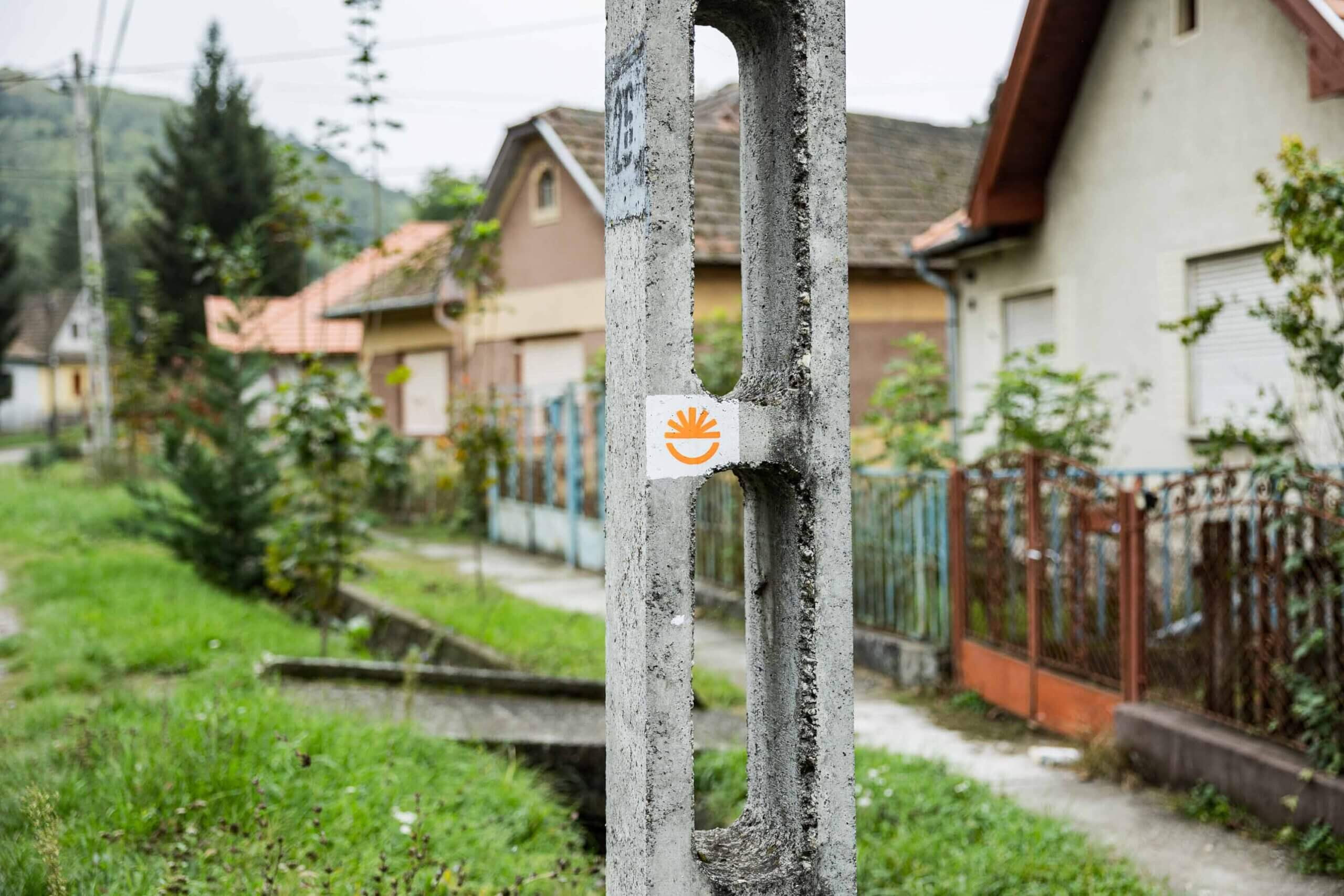 Horizont kerékpáros túra útvonal jelző egy villanyoszlopon