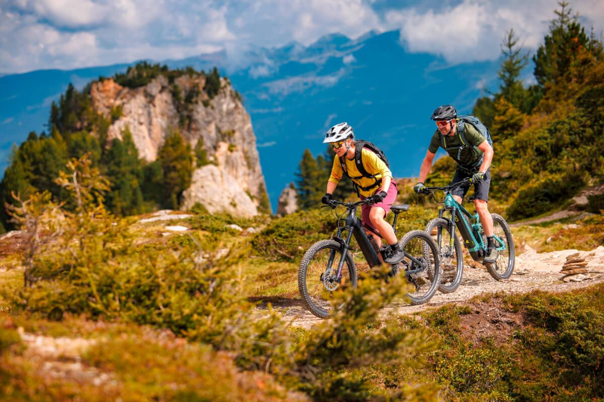 Elektromos mountain bike használat terepen
