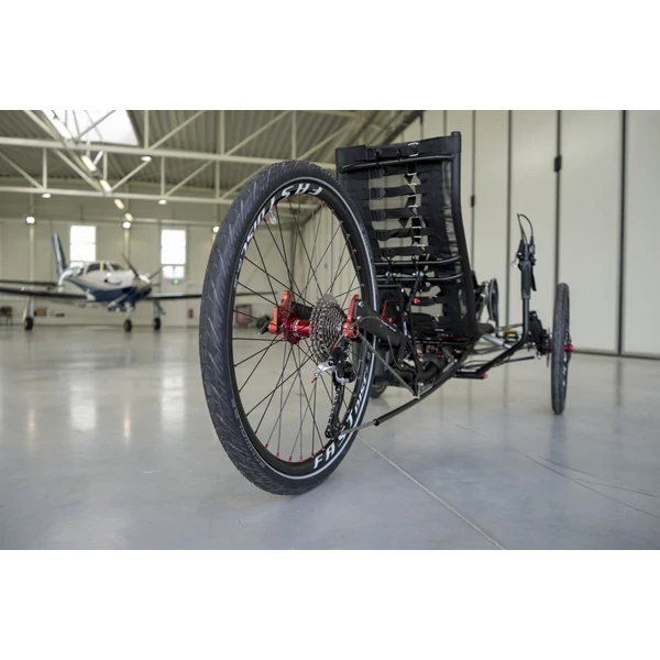 AZUB Ti-FLY tadpole trike fekvőkerékpár 26