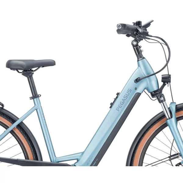 Pegasus Premio Evo 9 elektromos kerékpár komfort vázzal világoskék színben