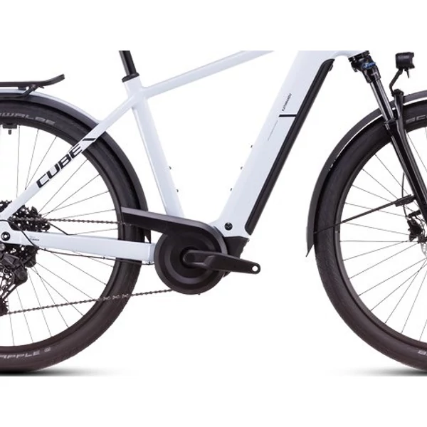 CUBE Kathmandu Hybrid ONE 800 elektromos kerékpár férfi vázzal fehér színben