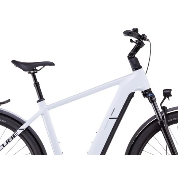 CUBE Kathmandu Hybrid ONE 800 elektromos kerékpár férfi vázzal fehér színben