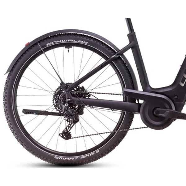 CUBE Nuride Hybrid Pro 600 Allroad elektromos kerékpár komfort vázzal fekete színben