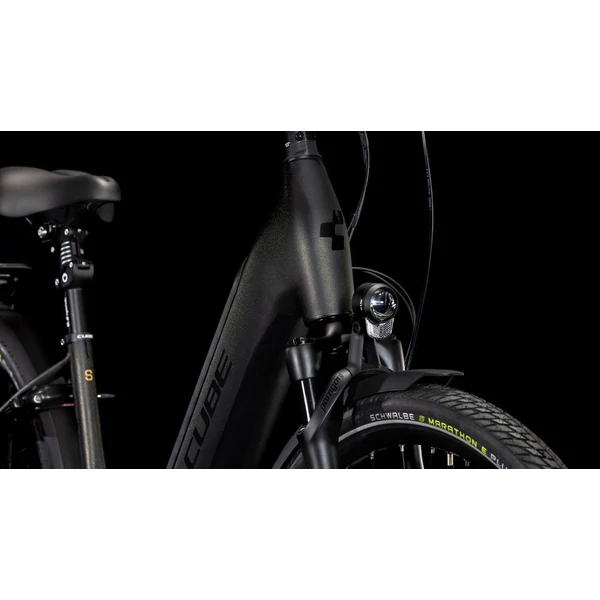 CUBE Supreme Hybrid Deluxe SLT 625 elektromos kerékpár komfort vázzal