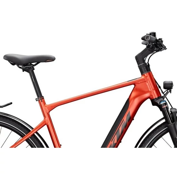 KTM Macina Sport SX 10 elektromos kerékpár narancs színben férfi vázzal