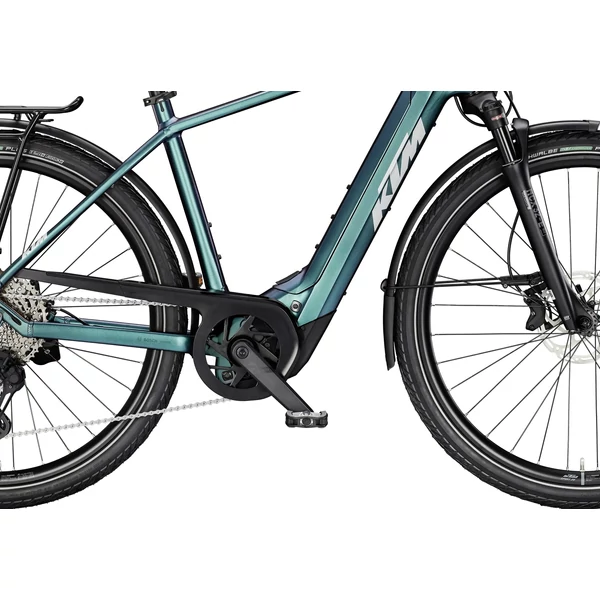 KTM Macina Style 810 elektromos kerékpár türkiz színben férfi vázzal