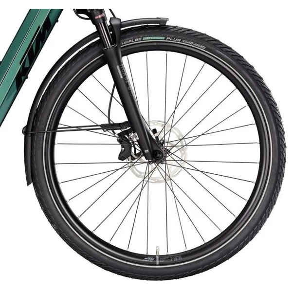 KTM Macina Style 820 elektromos kerékpár zöld színben férfi vázzal