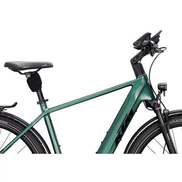 KTM Macina Style 820 elektromos kerékpár zöld színben férfi vázzal