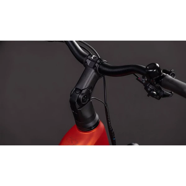 CUBE Nuride Hybrid Pro 800 elektromos kerékpár komfort vázzal piros színben