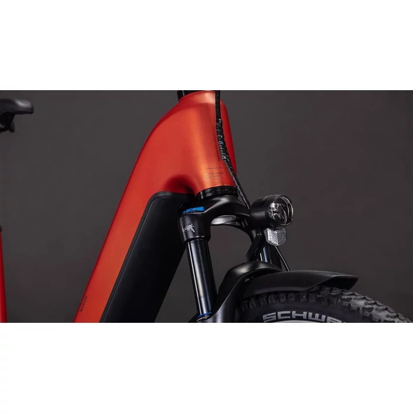 CUBE Nuride Hybrid Pro 800 elektromos kerékpár komfort vázzal piros színben