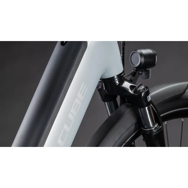 CUBE Supreme Hybrid Comfort ONE 600 elektromos kerékpár komfort vázzal