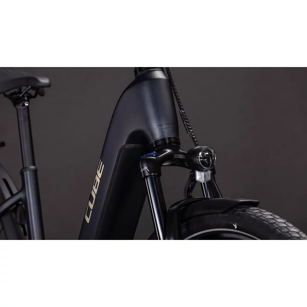 Cube Touring Hybrid ONE 600 elektromos kerékpár komfort vázzal fekete színben