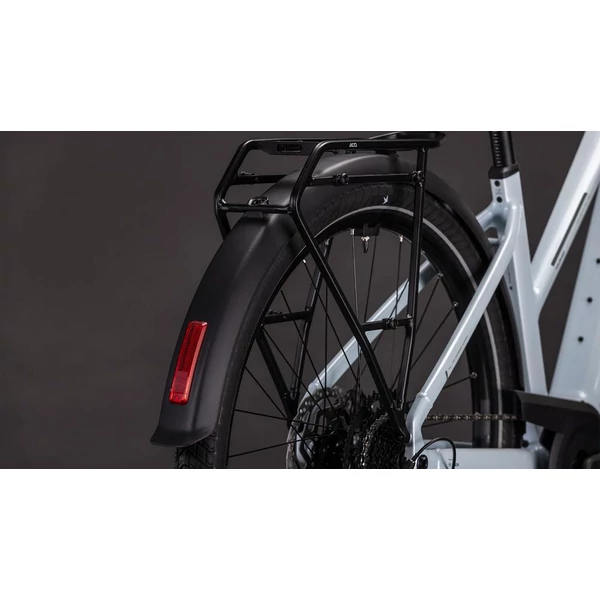 Cube Touring Hybrid ONE 600 elektromos kerékpár női vázzal világoskék színben