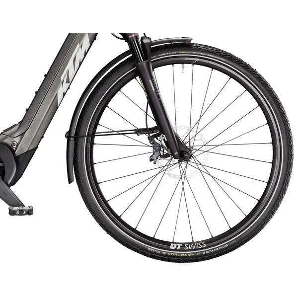 KTM Macina Style 810 elektromos kerékpár szürke színben férfi vázzal