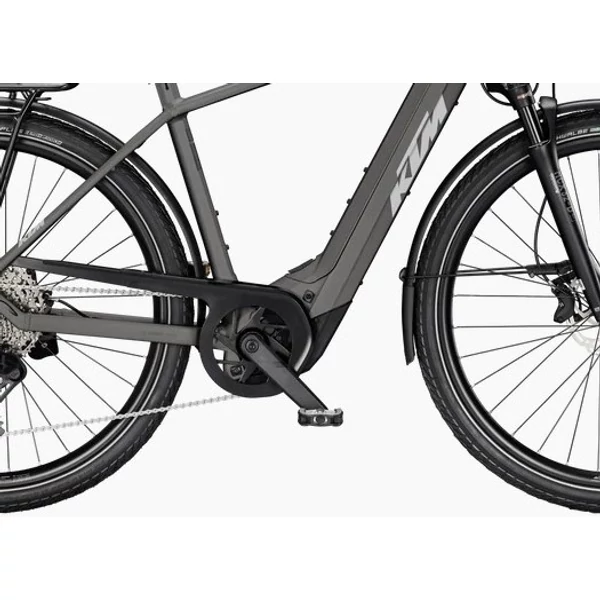 KTM Macina Style 820 elektromos kerékpár szürke színben férfi vázzal