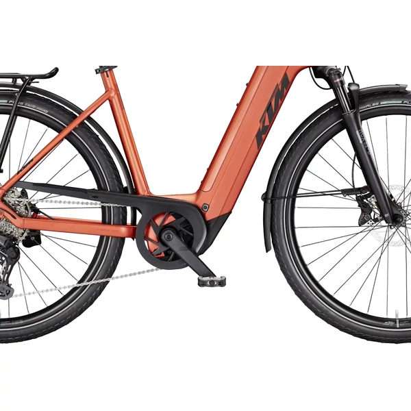 KTM Macina Style 830 elektromos kerékpár komfort vázzal narancs színben