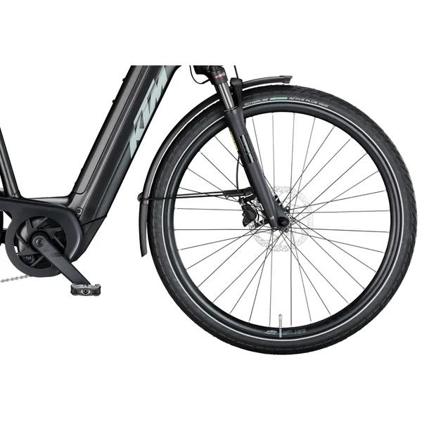 KTM Macina Style 840 elektromos kerékpár komfort vázzal fekete színben